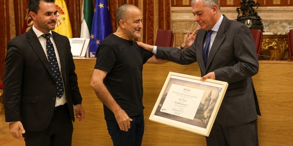 Juan Pe A Recibe El Xiv Premio Iberoamericano De Poes A Hermanos