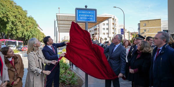 El alcalde, José Luis Sanz, inaugura la rotulación de la ‘Glorieta Enfermería Sevillana’ en el barrio de Nervión