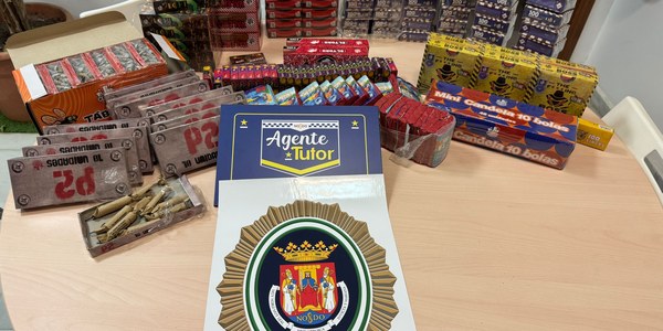 Los Agentes Tutores de la Policía Local de Sevilla incautan más de 7000 petardos en un comercio no autorizado