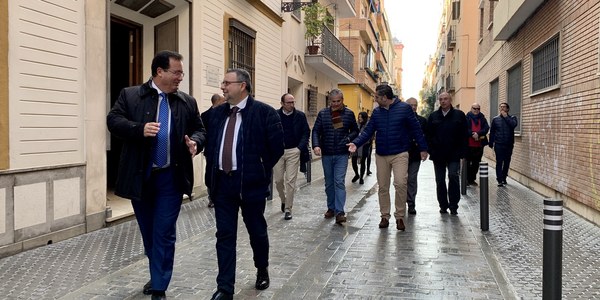 El Ayuntamiento culmina la reurbanización de la calle San Vicente que queda con plataforma única y accesibilidad universal tras una inversión de 780.000 euros