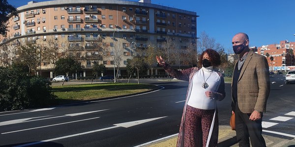 El Ayuntamiento ejecuta una nueva inversión de pavimentación en el distrito Este-Alcosa-Torreblanca con 460.000 euros para renovar por completo el asfaltado de la Avenida del Deporte