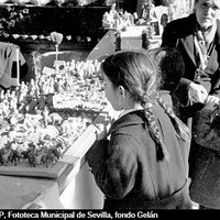 Venta de figuras para el Belén en Plaza Nueva. 1959 ©ICAS-SAHP, Fototeca Municipal de Sevilla, fondo Gelán
