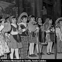 Concurso de Villancicos en la Plaza de San Francisco. 1975-1980 ©ICAS-SAHP, Fototeca Municipal de Sevilla, fondo Cubiles 