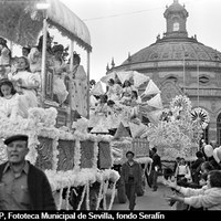 Salida de la Cabalgata de Reyes Magos del Ateneo desde los alrededores del Casino de la Exposición. 1976 ©ICAS-SAHP, Fototeca Municipal de Sevilla, fondo Serafín