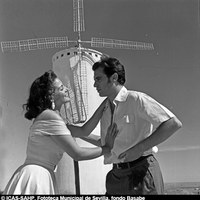 8. Carmen Sevilla y Paco Rabal durante el rodaje de la película "La pícara molinera". 1954 ©ICAS-SAHP, Fototeca Municipal de Sevilla, fondo Basabe