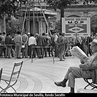Sondeos realizados en la Plaza Nueva por el Servicio de Estudios Geológicos del Ministerio de Obras Públicas para la construcción del metro. Se iniciaron las obras en 1971 y se preveía la inauguración de la línea 1 para 1980. Julio de 1968. ©ICAS-SAHP, Fototeca Municipal de Sevilla, fondo Serafín