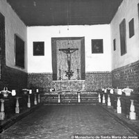 16. Interior del refectorio con altar dedicado al crucificado. ©Monasterio de Santa María de Jesús