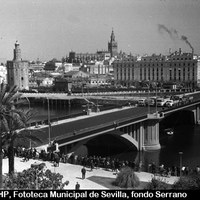 Obras de rehabilitación del puente de San Telmo e infraestructuras del muelle alrededor de la Torre del Oro. 1964. ©ICAS-SAHP, Fototeca Municipal de Sevilla, fondo Serrano