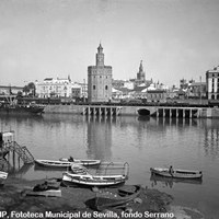 Vista del río Guadalquivir y la Torre del Oro. Muelles en la margen izquierda y puerto camaronero.1935-1940 ©ICAS-SAHP, Fototeca Municipal de Sevilla, fondo Serrano
