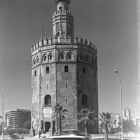 Paseo de Cristóbal Colón y Torre del Oro. Museo Naval. 1957-1965. ©ICAS-SAHP, Fototeca Municipal de Sevilla, fondo Serrano